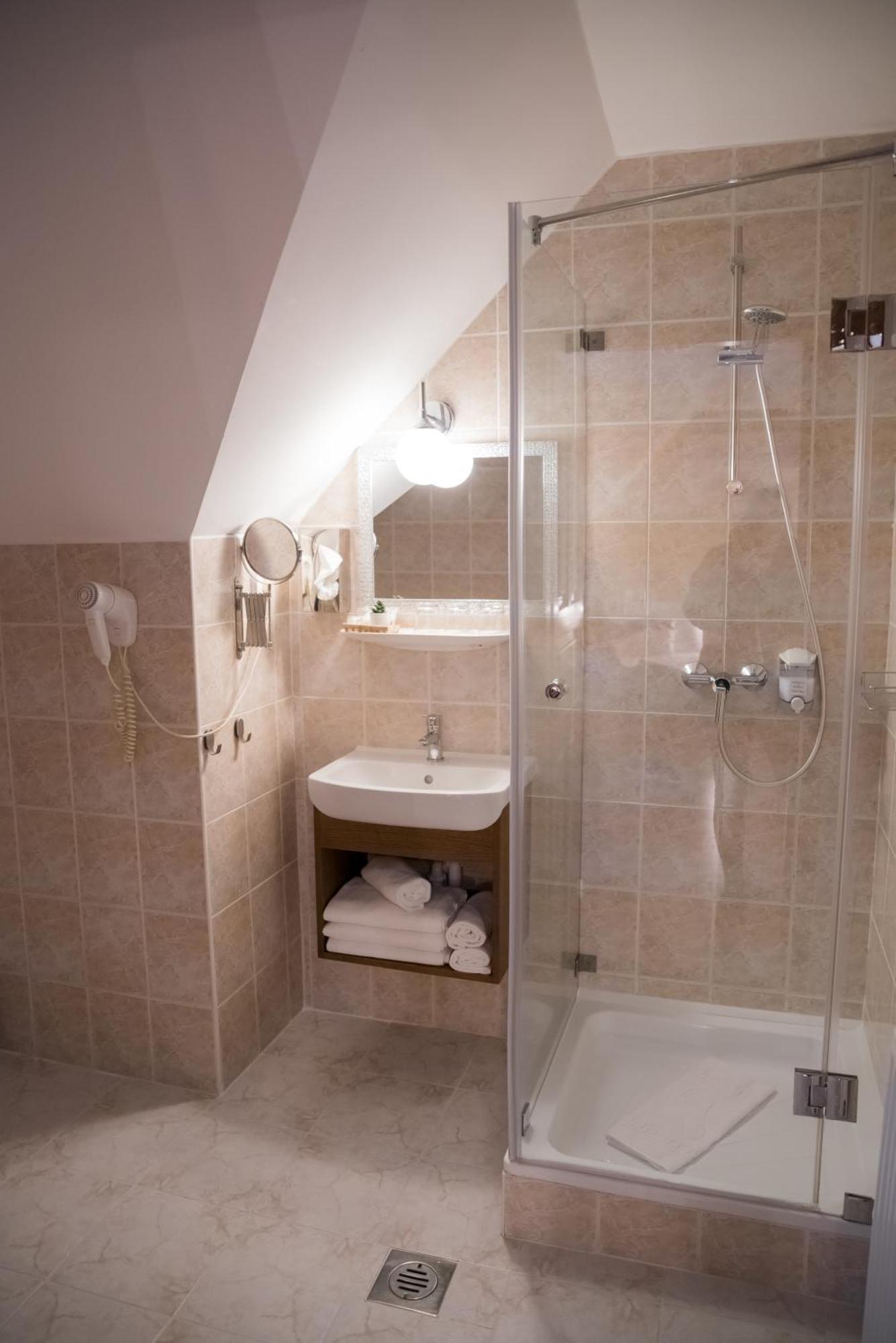 Vinum Hotel Kiskoros Bagian luar foto